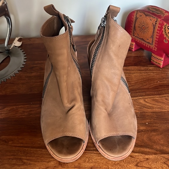 Dolce Vita Open Toe Ankle Boots - Picture 6 of 6